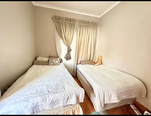 4 BEDROOM HOUSE FOR SALE IN CYCAD ESTATE